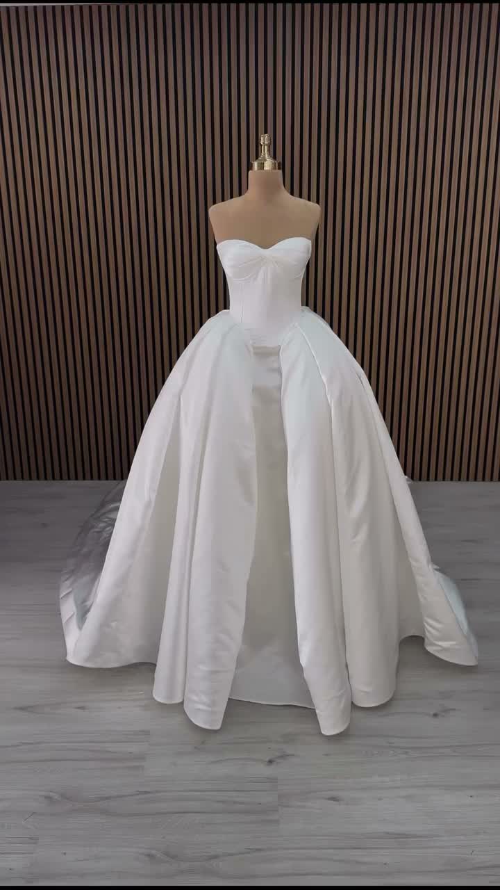 White Podium Gelinlikler kategorisinden örnek ürün fotoğrafı
